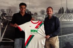 官方：奥格斯堡与18岁青训中卫班克斯续约至2029年