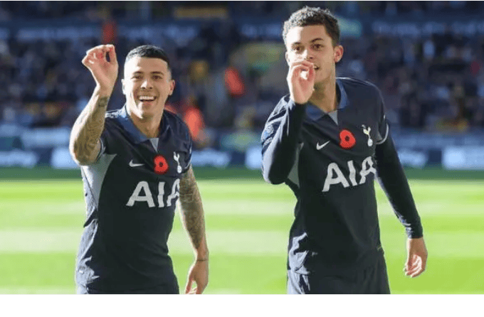 狼队逆转绝杀热刺，成为英超领头羊——狼队在