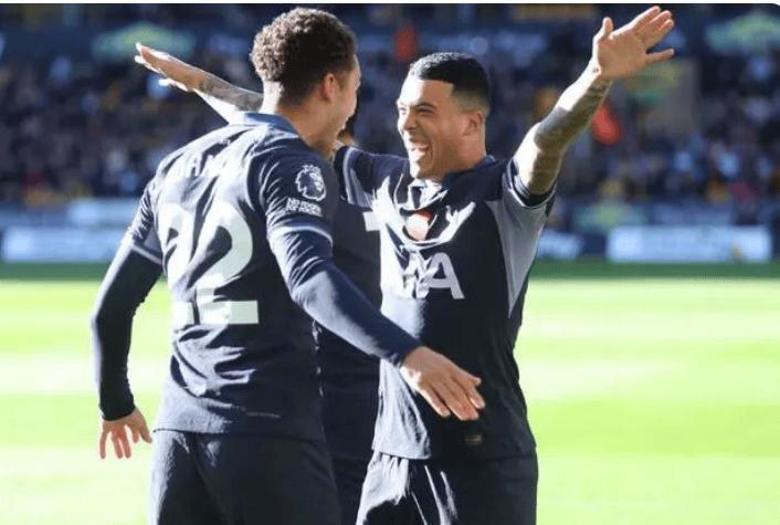 狼队逆转绝杀热刺，成为英超领头羊——狼队在