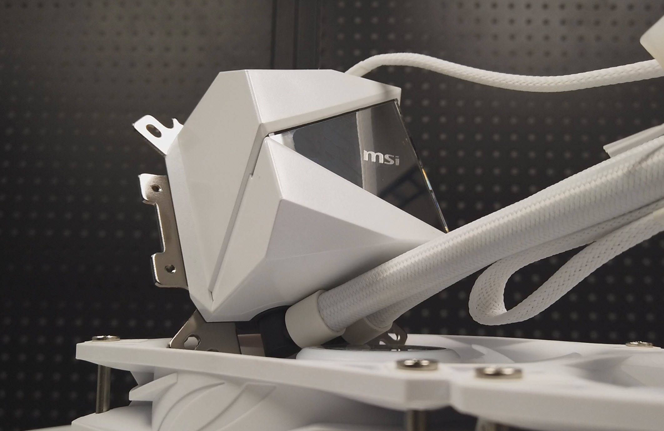 爱玩游戏的萝莉！打造一台可爱化游戏主机的终极指南