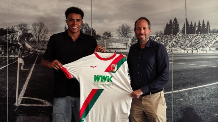 官方：奥格斯堡与18岁青训中卫班克斯续约至2029年