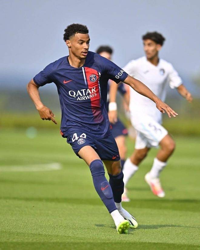 从法兰克福买前锋须谨慎！皇马、曼城都吃过亏，利物浦买埃基蒂克风险太大