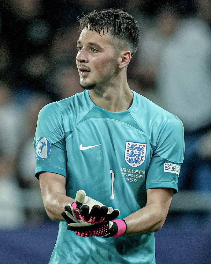 曼城锁定埃德森替身，英格兰未来门神，4000万镑身价防纽卡截胡