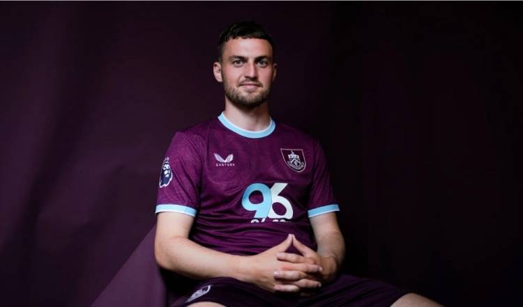 官方：斯图加特前锋布鲁恩-拉尔森转会伯恩利，签订四年合约