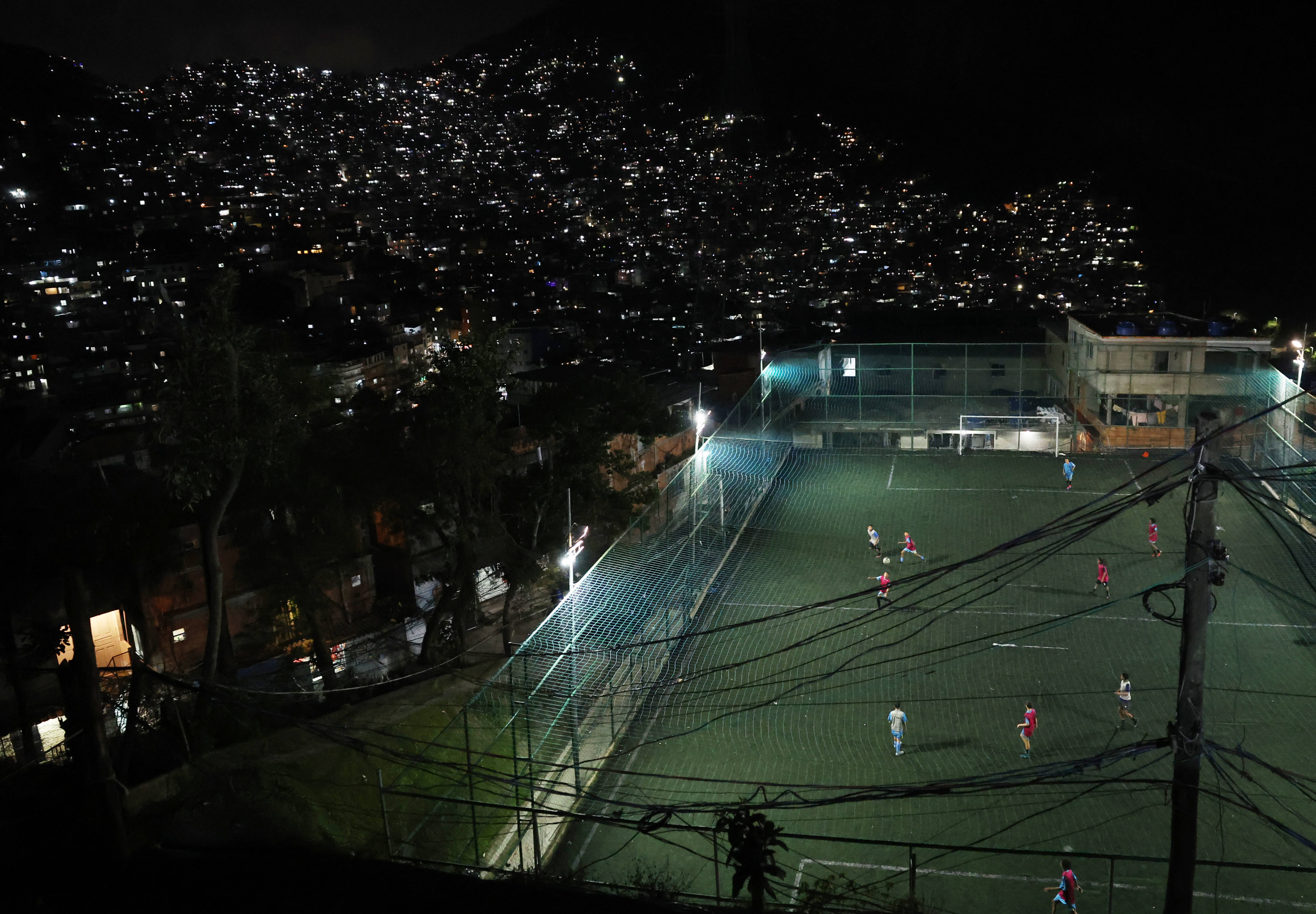 （体育）贫民窟的孩子爱足球